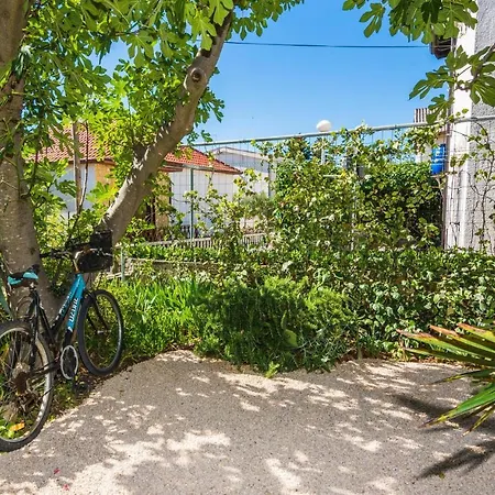 Beautiful In W/ 2 Bedrooms Vir